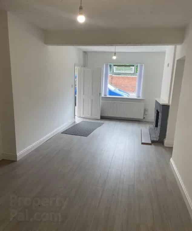 3 Bed Mid Terrace House Lisburn Refurbished Close to Amenities