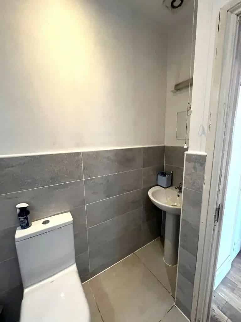 2 Bedroom Ground Floor Flat Private Entrance