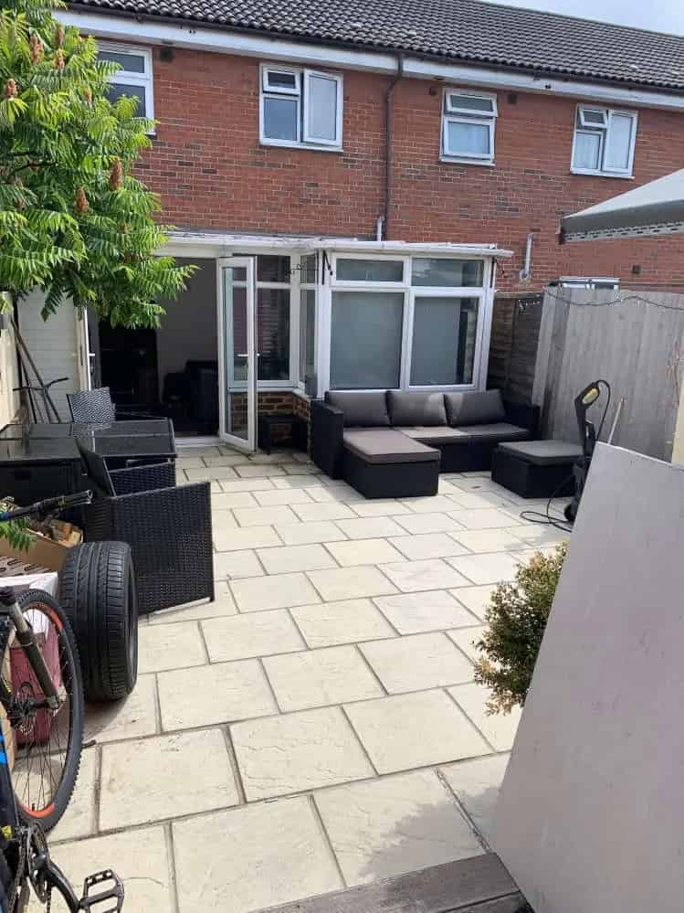 3 Bedroom House Large Kitchen Conservatory Garden Shed Drive
