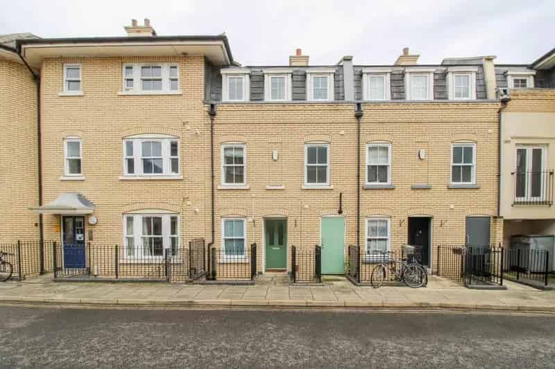 5 Bedroom Townhouse for Sale Near City Centre