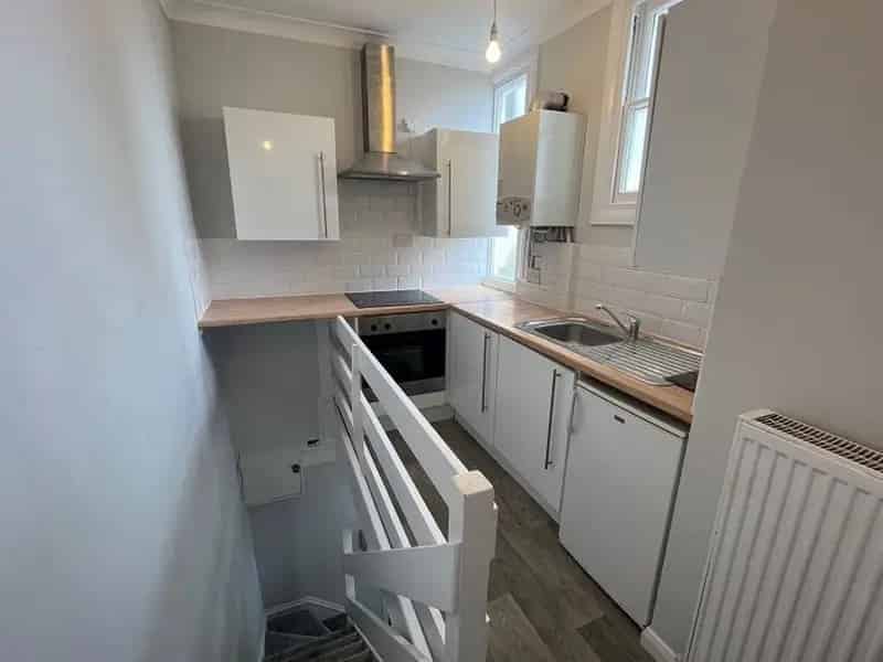 Studio Flat near Brighton Station