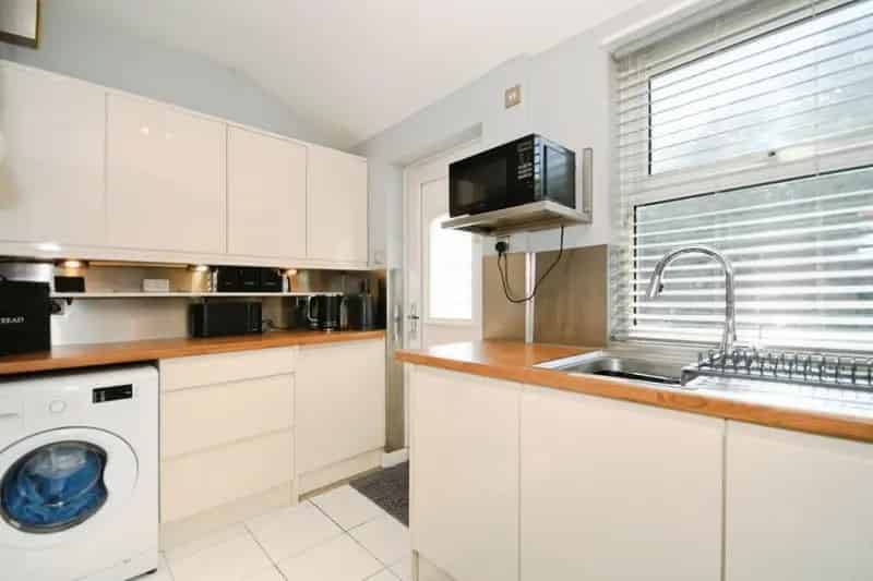 2 Bedroom House For Sale No Chain Spacious Home Brockwell