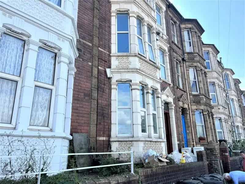 Studio Apartment to Rent Near Bristol Train Station