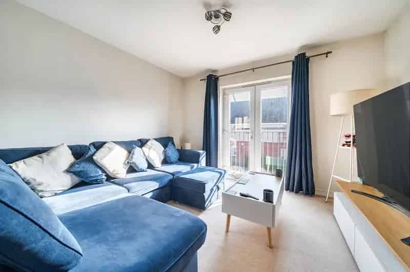 2 Bedroom Flat for Sale in Basingstoke - No Onward Chain