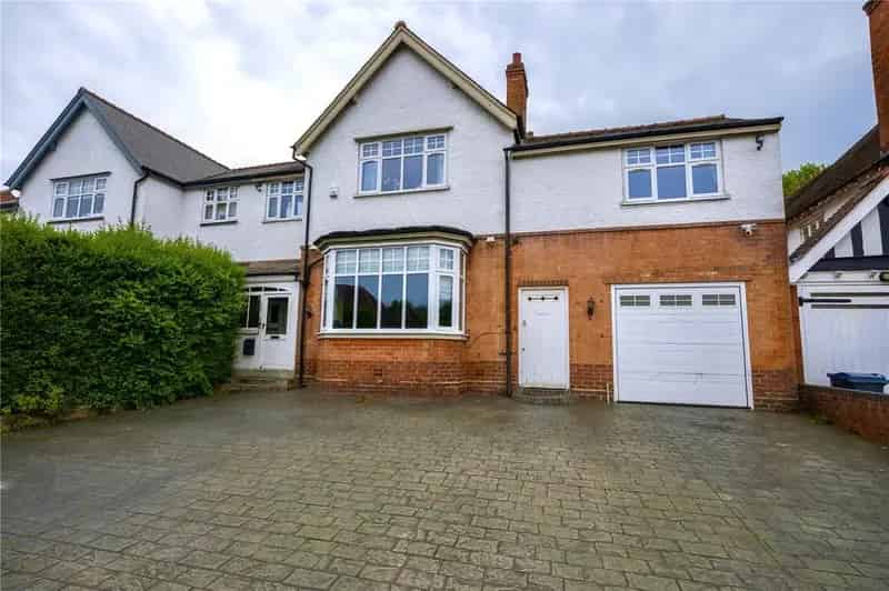4 Bedroom Semi-Detached House for Sale in Moseley