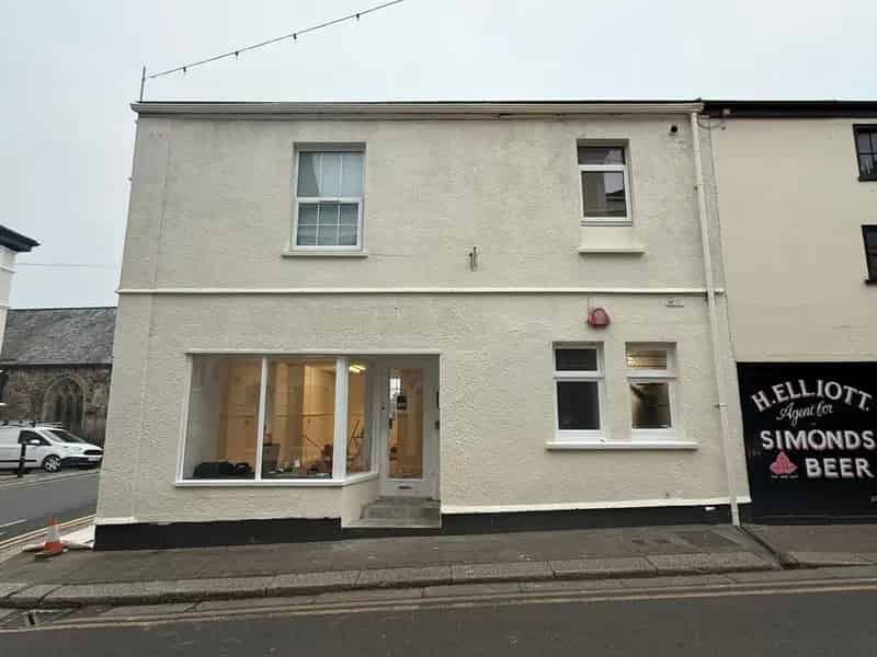 Saltash Ground Floor Shop - 645 sq ft - Near Train Station
