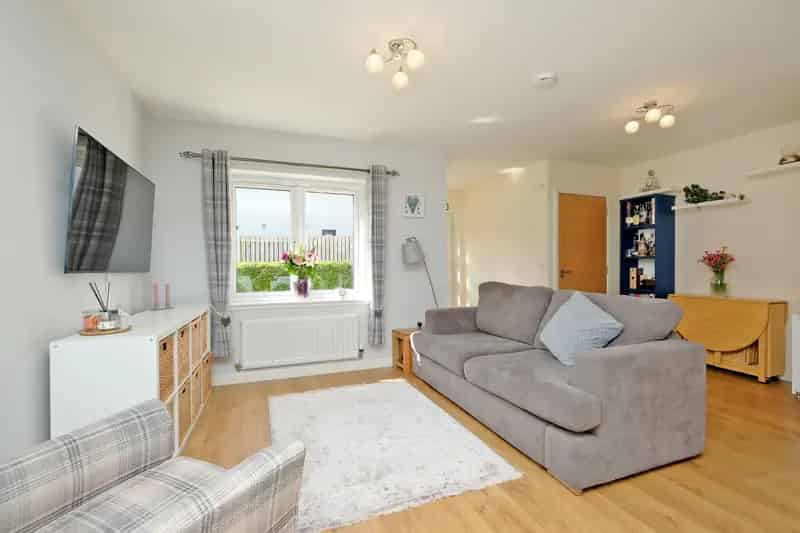 2 Bed End-Terraced House in Aberdeen - Ideal Starter Home