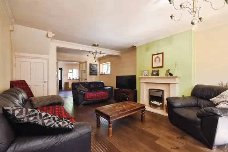 Four Bedroom Detached House Brentwood