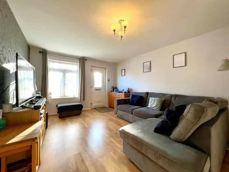 2 bedroom House
 For Sale 
Total Size: 754 SQ FT