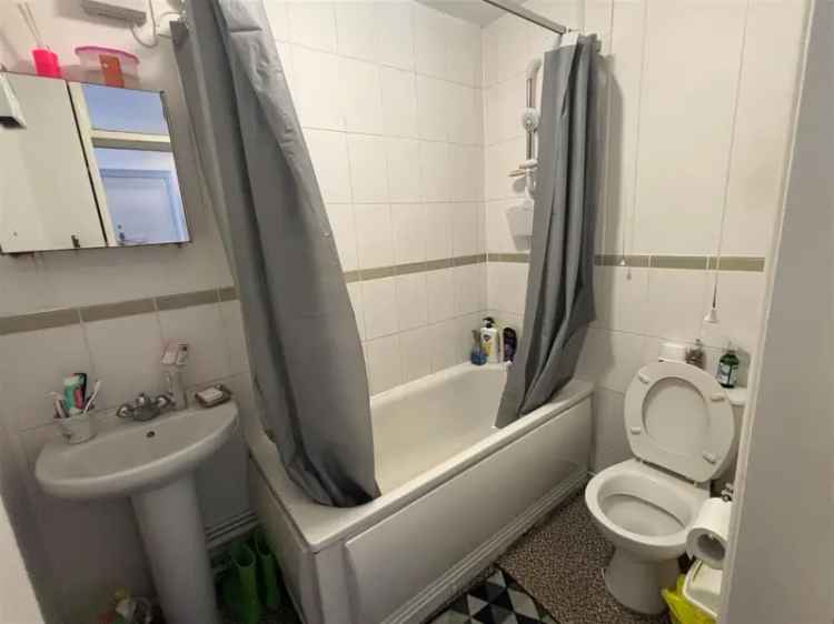 1 Bedroom Flat For Sale First Floor Convenient Parking