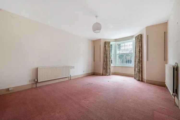 Flat For Sale in London, England