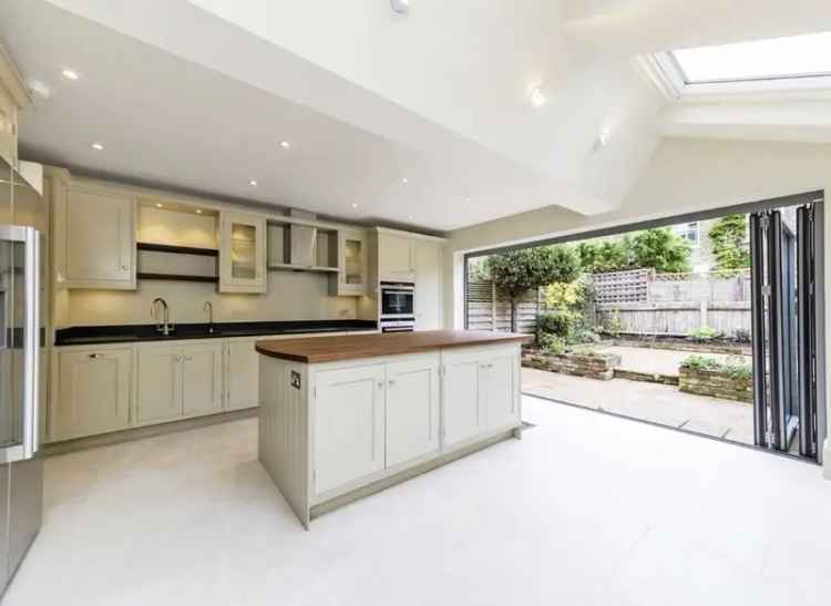 House For Sale in London, England