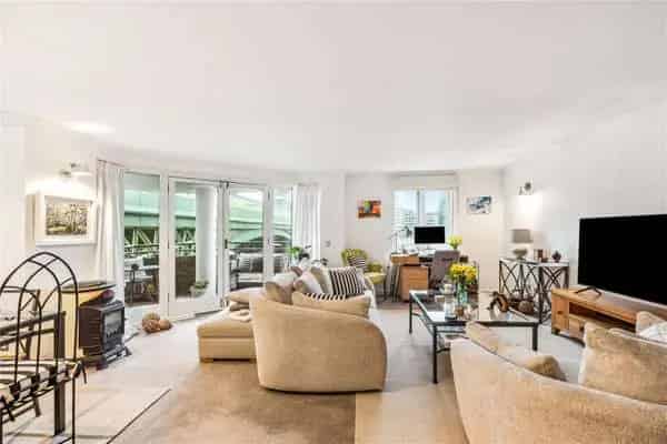 Groveside Court, 4 Lombard Road, London, SW11 3RQ | Property for sale | Savills