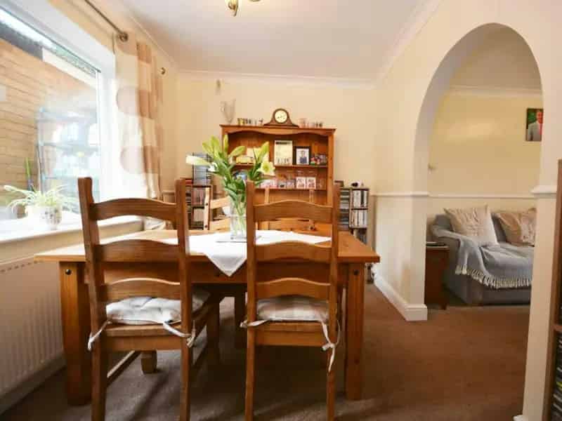 Four Bed Mid Terrace House Hillmorton