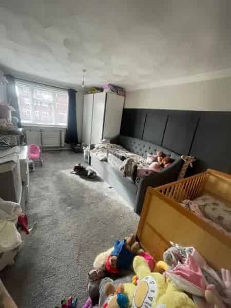 Large 2 Bed 1st Floor Flat with Garden