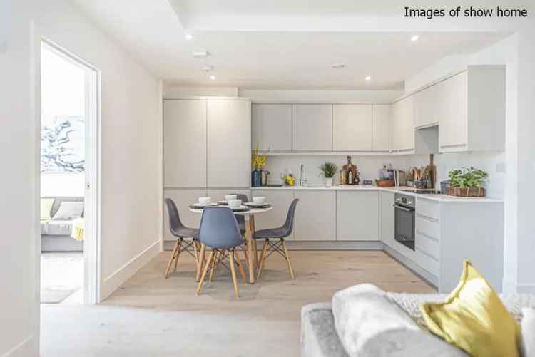 Flat For Sale in London, England