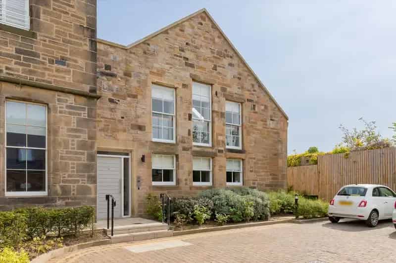 3 Bedroom Flat for Sale in Springwell House