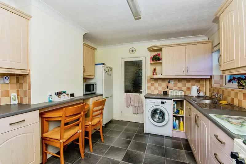 Extended Two Bedroom Bungalow Near Pilgrim Hospital Boston