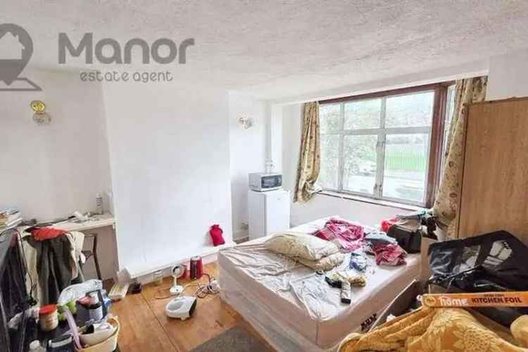 2 Bedroom Flat for Sale in Manor Park E12