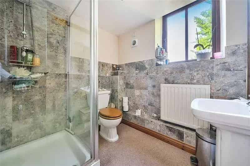 4 Bed Oast House Conversion - Extended Garden Room - Detached Garage