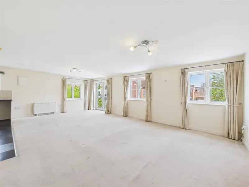 2 Bedroom Flat for Sale in Lincoln's Anchor Quay