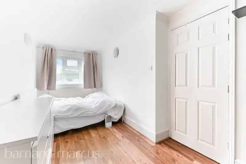Two Double Bedroom Apartment - Spacious, Modern, and Convenient