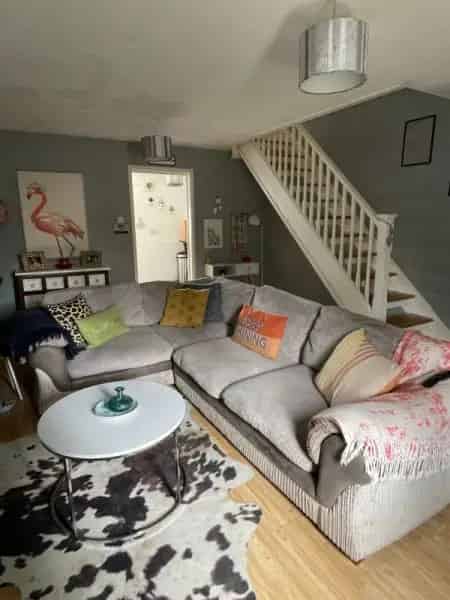 2 Bed Semi-Detached House Large Garden