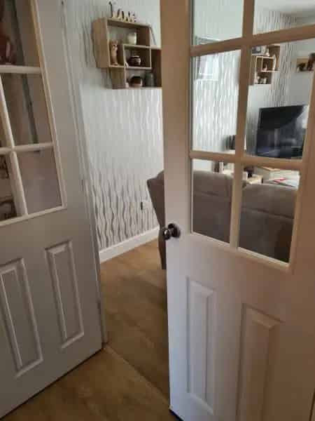 3 Bed Semi Detached House Driveway Parking Garden