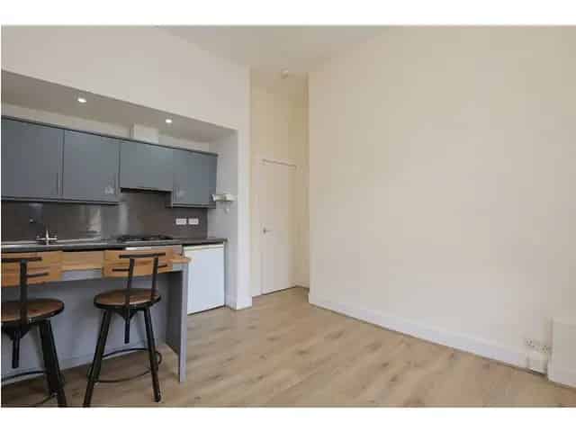 2 Bedroom Flat for Sale Leith Walk