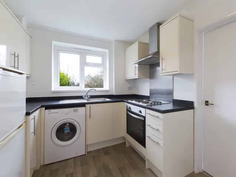3 Bedroom Semi Detached House Southgate No Onward Chain