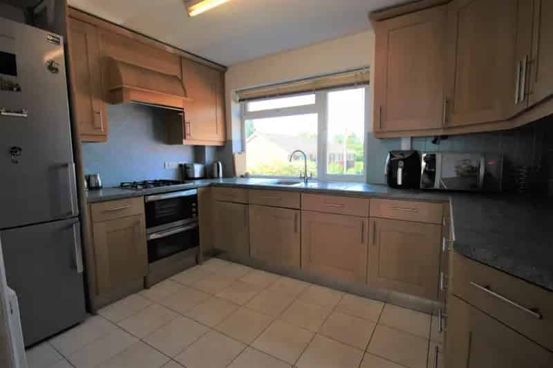 3 Bedroom Maisonette Nascot Wood Modern Features Off Street Parking Garage