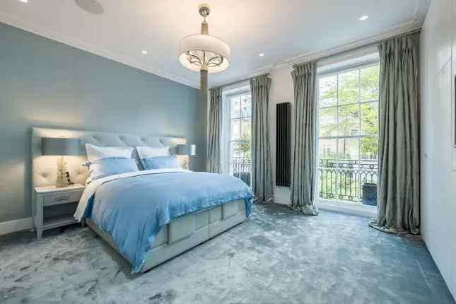 Town house to rent in Trevor Square, London SW7