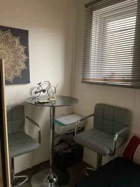 Flat For Rent in Waverley, England