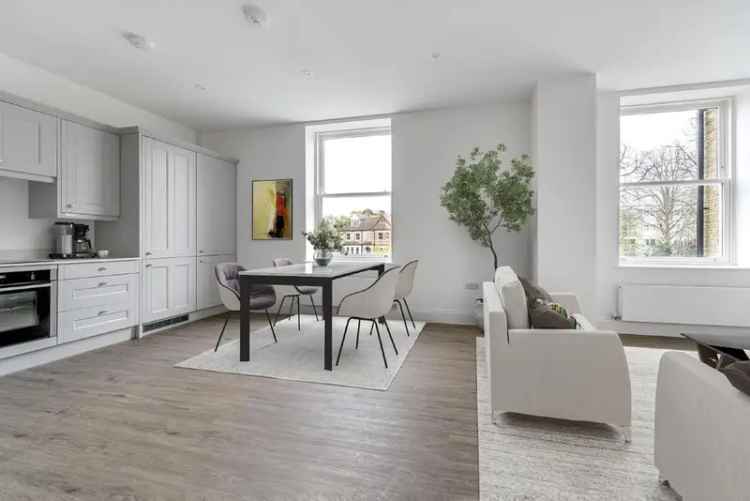 Flat For Sale in London, England