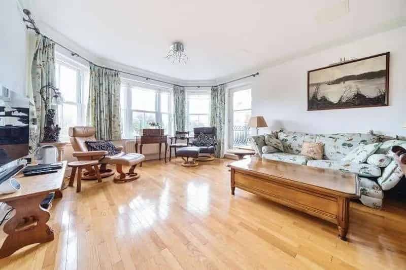 2 Bed Flat for Sale - EV Charging, Modern Kitchen & Bathrooms