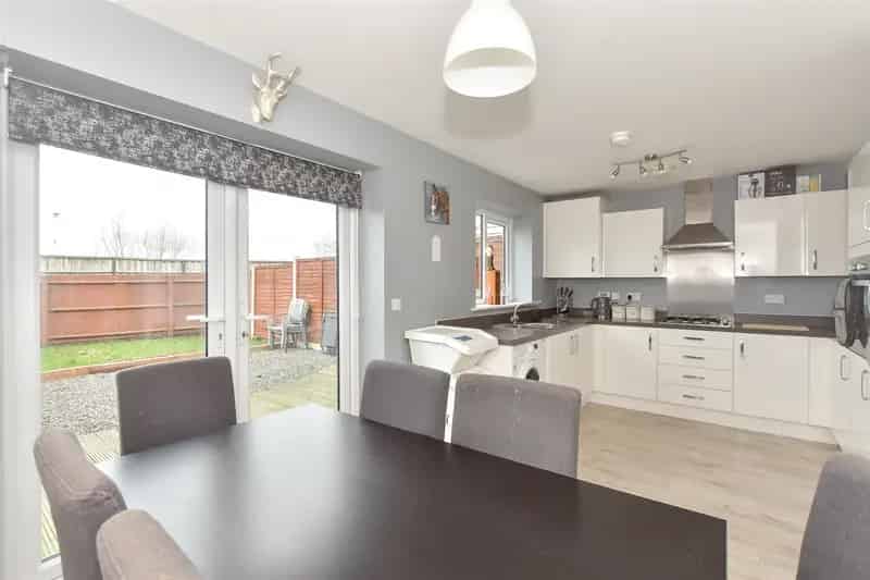 3 Bedroom Terraced House For Sale Near Mainline Station