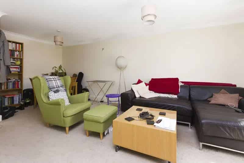 2 Bedroom Ground Floor Apartment Near Clapton Overground Station