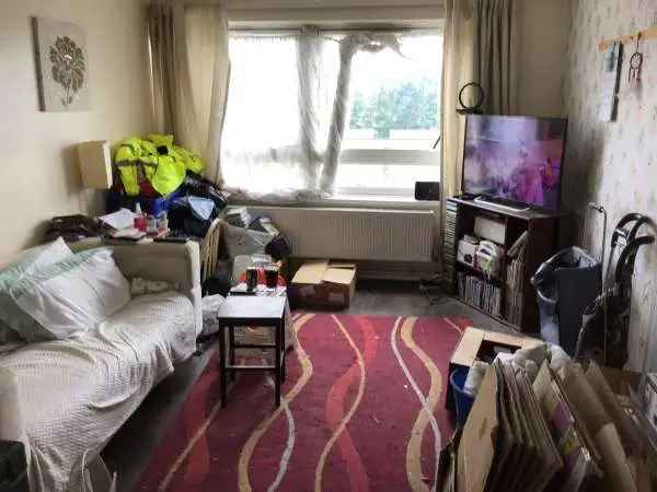 Flat For Rent in Canterbury, England