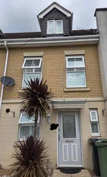 Large 3 Bedroom Townhouse Near Dartford Town Centre