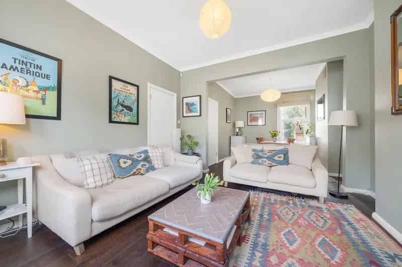 3 Bedroom Victorian House to Rent in Brixton