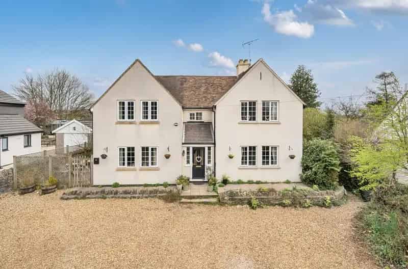 6 bedroom detached house for sale