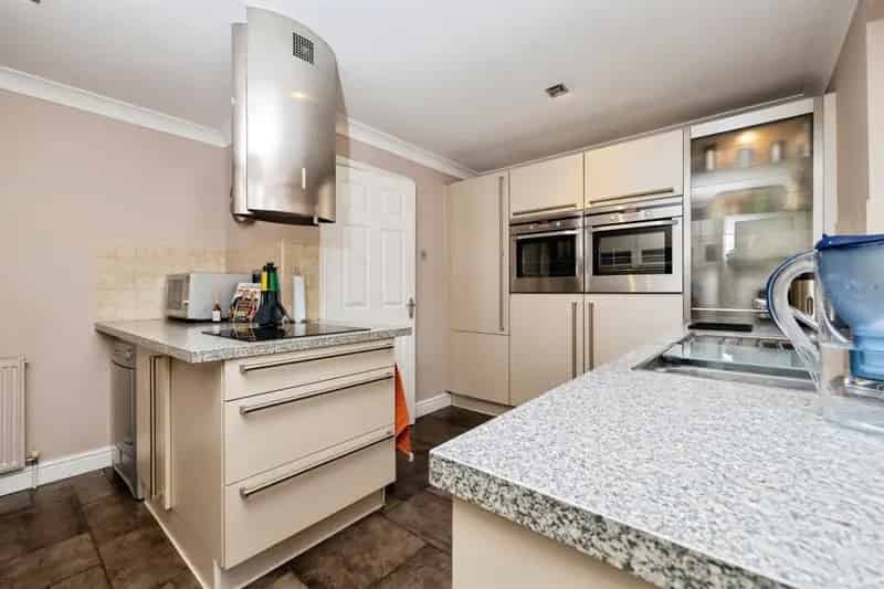 5 Bedroom Detached House Doddington Park