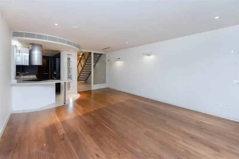 3 Bedroom Flat To Let in South Kensington