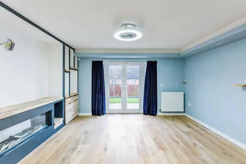 4 Bedroom House with 2 En-Suites and Garage Near Amenities