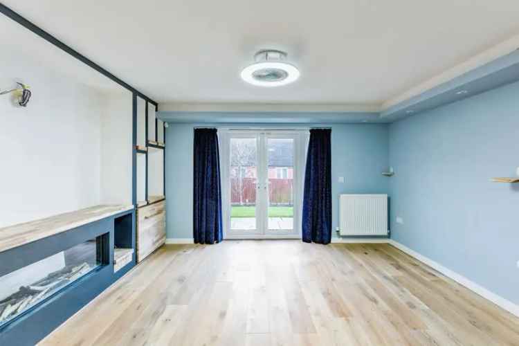 4 Bedroom House with 2 En-Suites and Garage Near Amenities