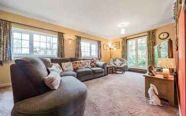 House For Sale in Exeter, England