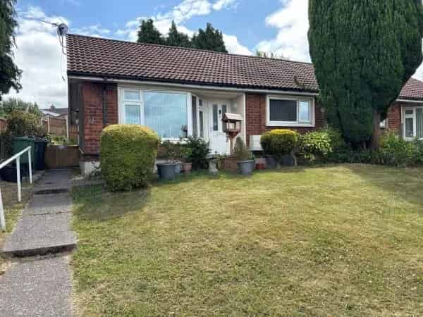 2 Bed Semi Bungalow Near Amenities