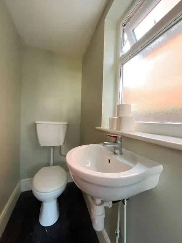5 Bed Semi-Detached House For Sale