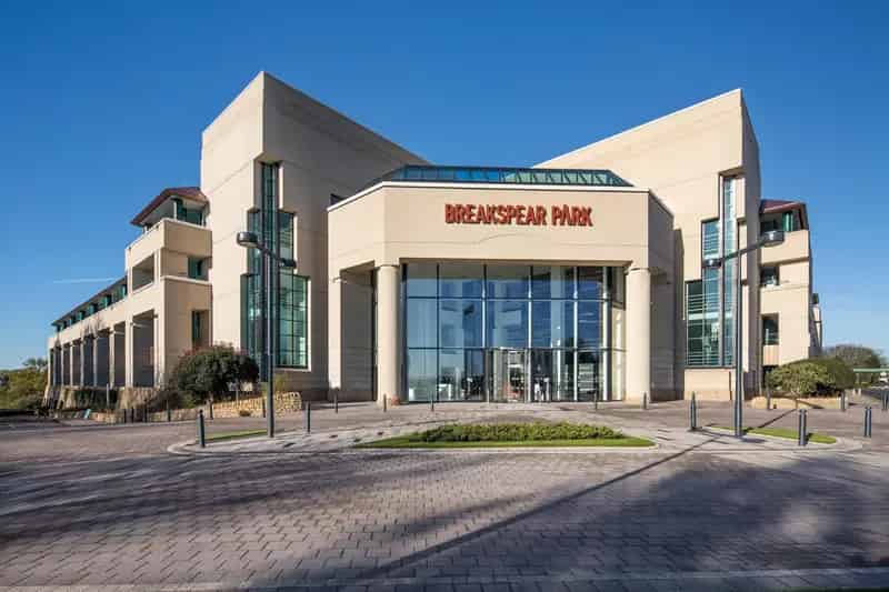 Breakspear Park Office Suites: Modern Workspaces with Ample Amenities