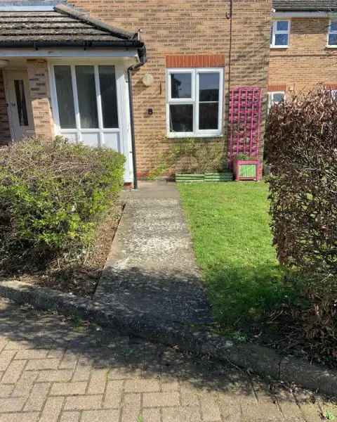 Flat For Rent in Felixstowe, England